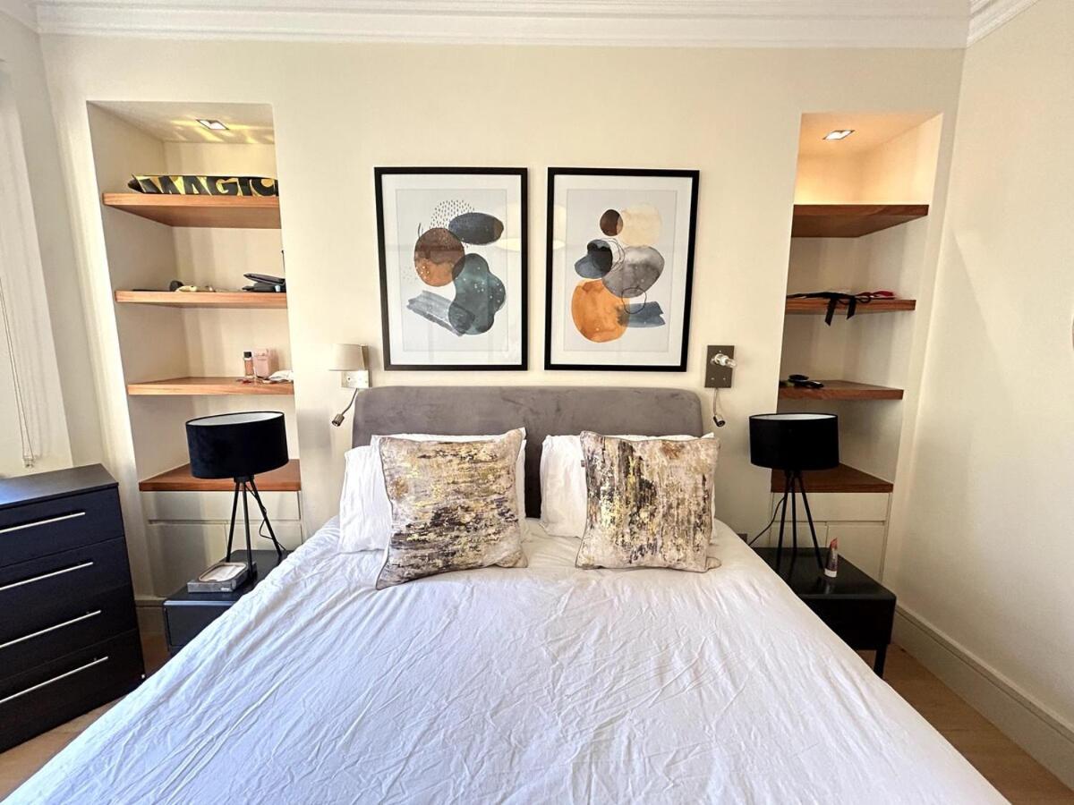 Luxury Three Bedroom In Kensington Apartment