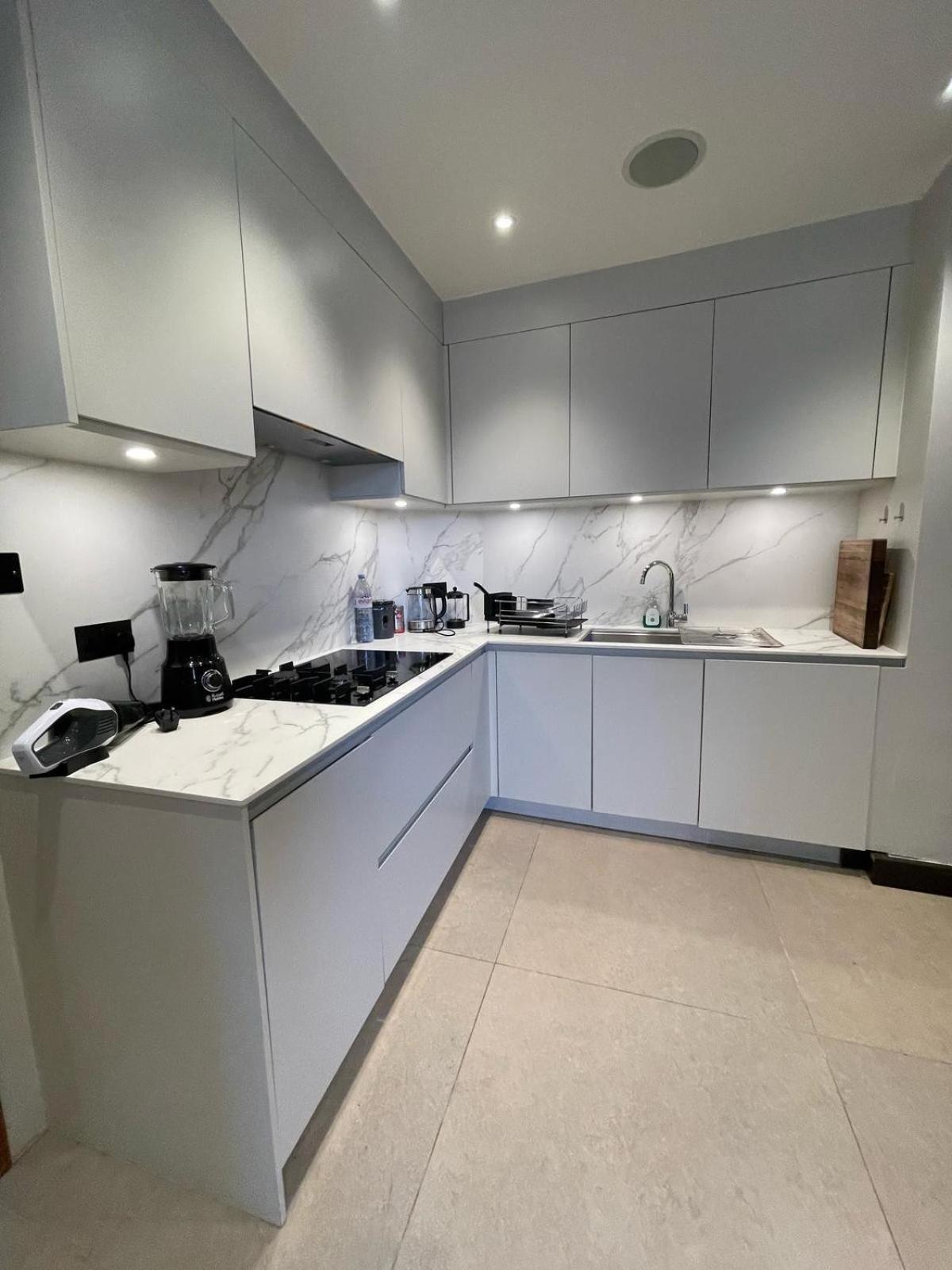 Apartment Luxury Three Bedroom In Kensington London