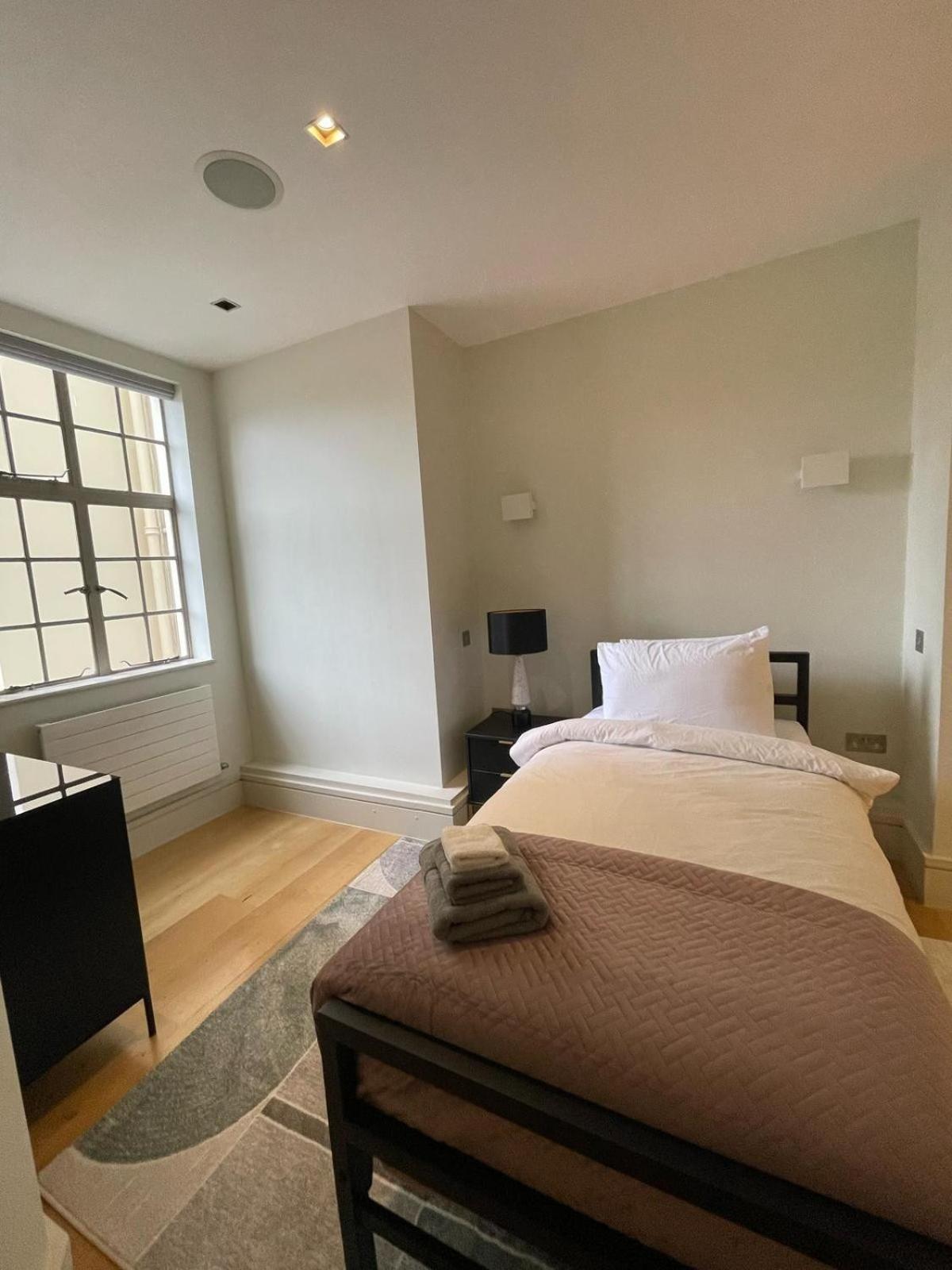 Apartment Luxury Three Bedroom In Kensington