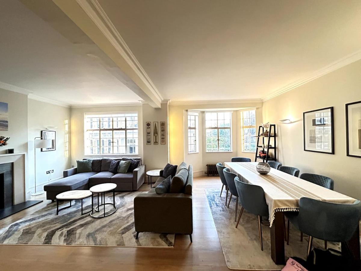 Luxury Three Bedroom In Kensington Apartment *
